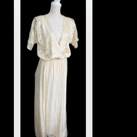 ISABELLE GERHART HOUSTON | 14 | BECKY BISOULIS Ivory Gold Lace Vtg Wedding Dress - Picture 2 of 16